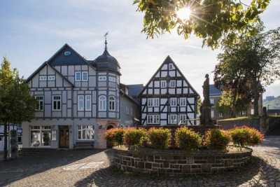 csm_FerienweltWinterberg_2017_Hallenberg_Ortsmitte_Brunnen_Kump_Fachwerk_Altstadt_Herbst__20__7ec8f91fdb